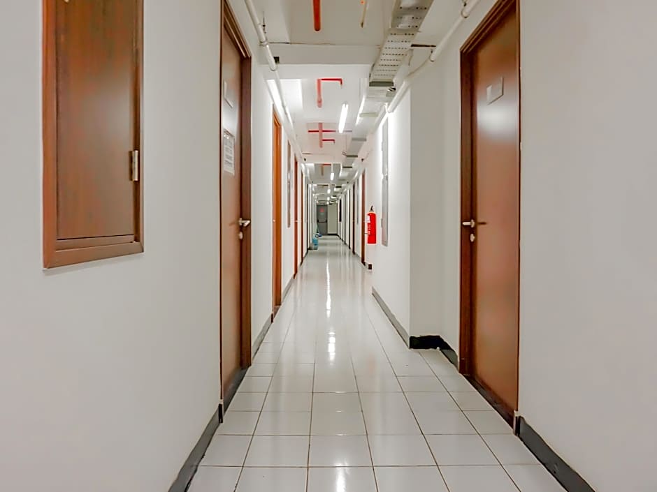 OYO 90241 Gunung Putri Square Apartment