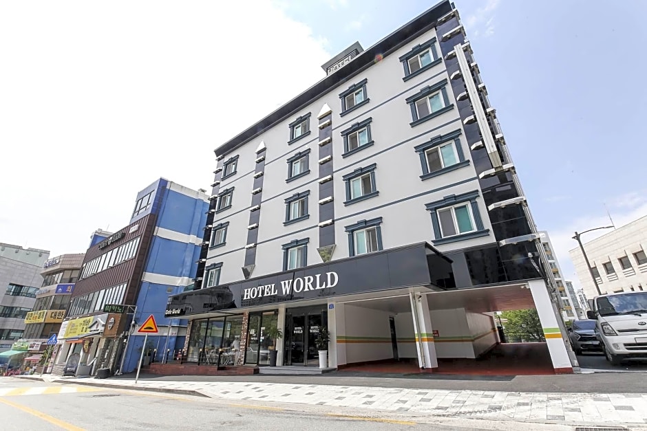 Goodstay World Hotel