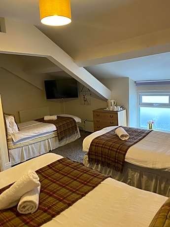 Quadruple Room with Private Bathroom