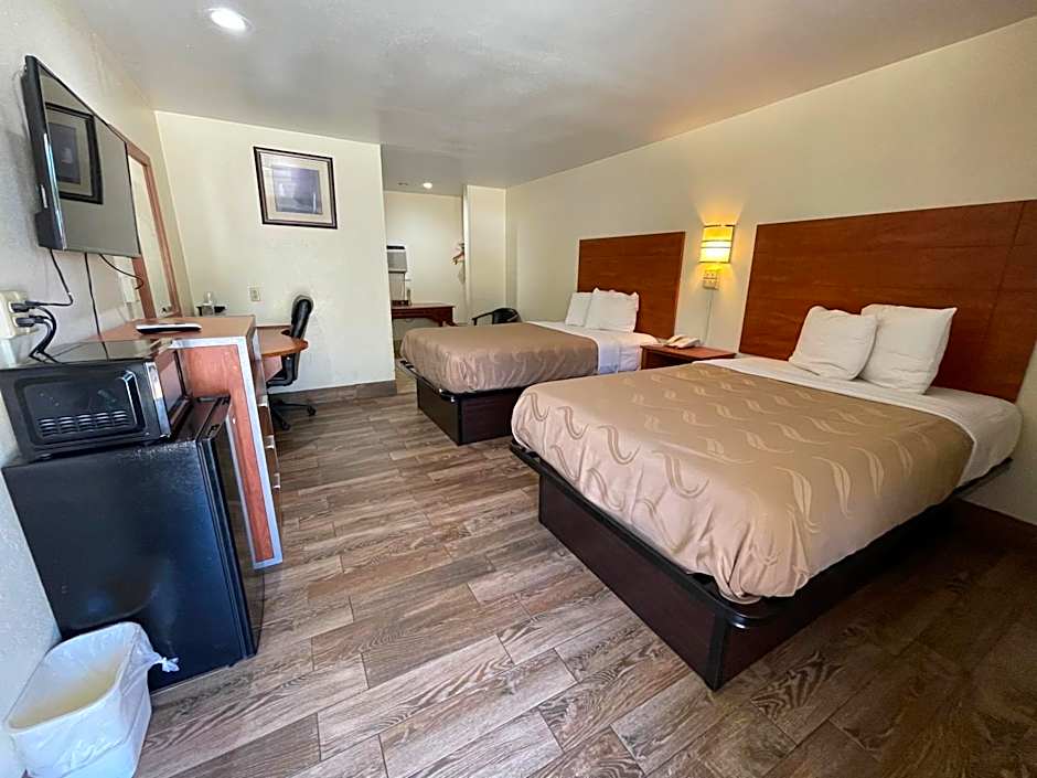 Evergreen Inn and R.V.