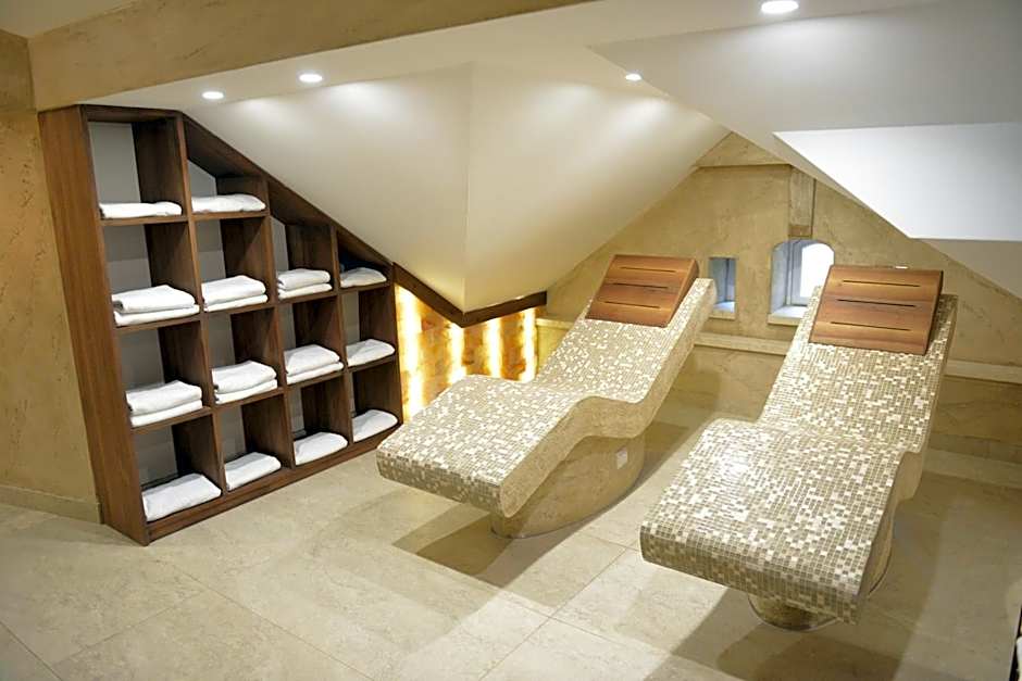 Emilia Lux Rooms