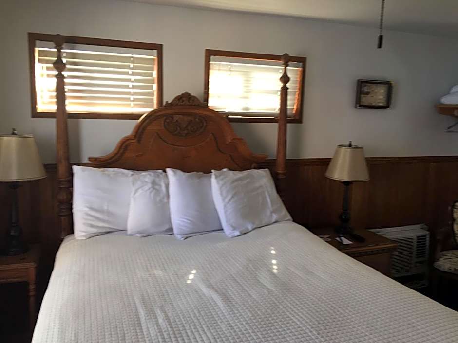 Photo 1 of 5 of Captain 1 Queen Bed