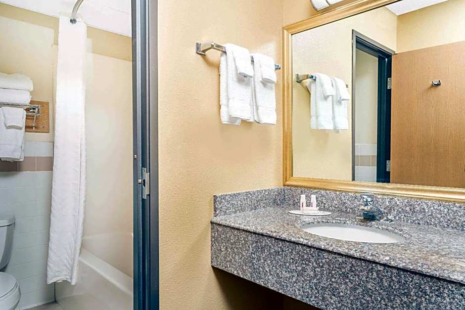 Baymont by Wyndham Kasson Rochester Area