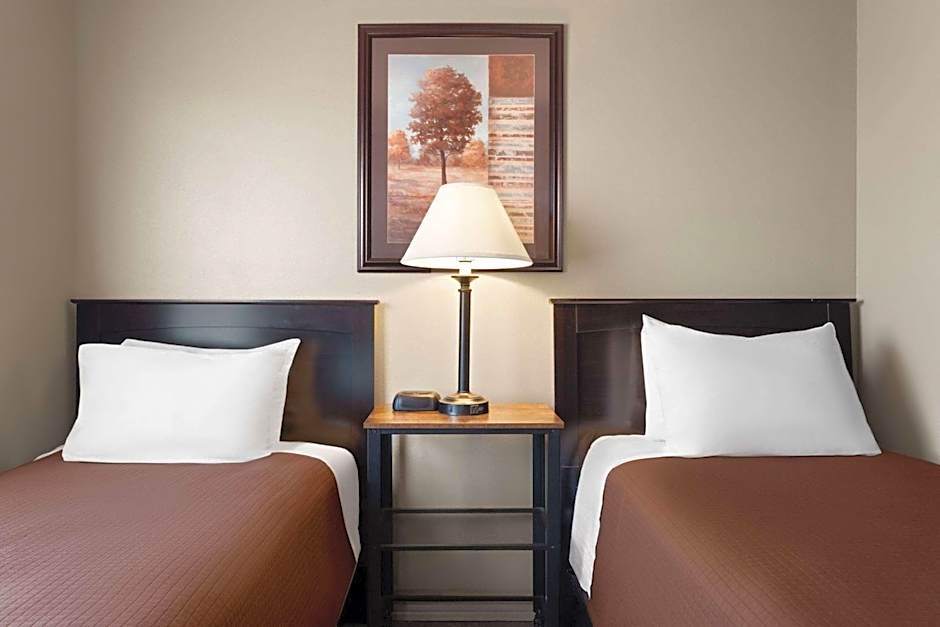 Eagle's Den Suites Cotulla a Travelodge by Wyndham
