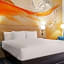 La Quinta Inn & Suites by Wyndham San Antonio Seaworld LAFB