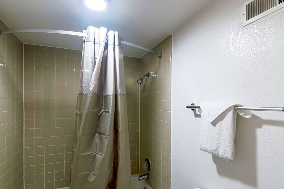 Motel 6-Clinton, OK
