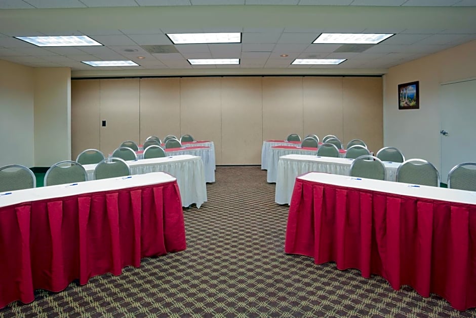 Holiday Inn Express & Suites Tracy By IHG