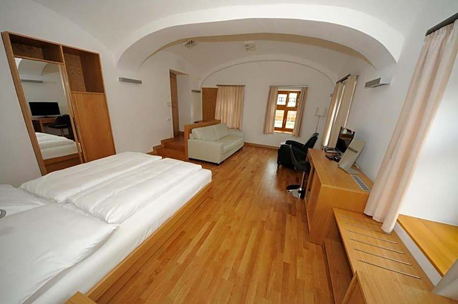 Gizella Hotel and Restaurant