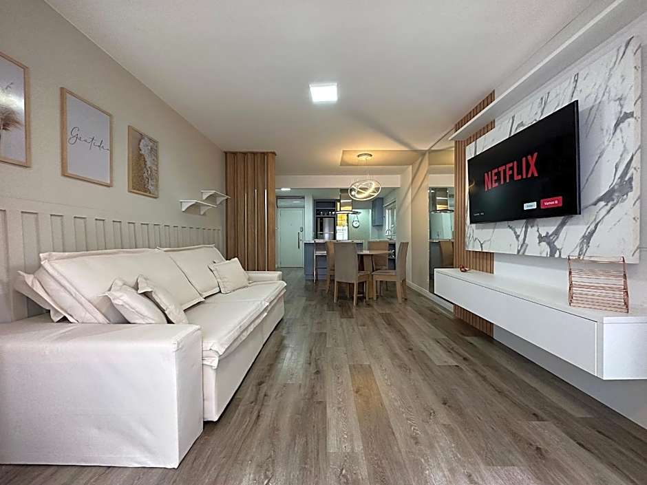 LA02- 2 Suítes +1Quarto | Jacuzzi | Churrasqueira