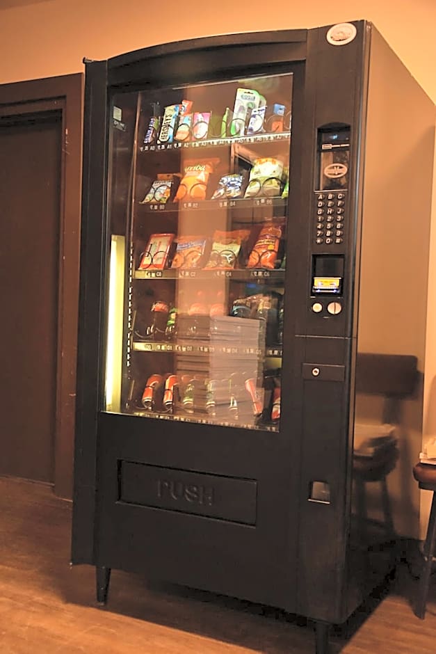 PARTY HOSTEL - The Canmore Hotel Hostel