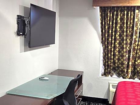 Queen Suite with Sofa Bed - Non-Smoking