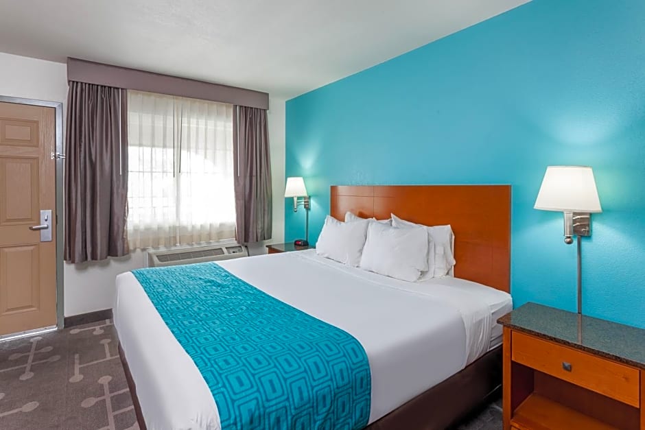Howard Johnson by Wyndham National City/San Diego South