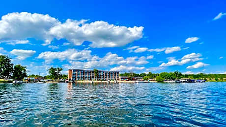 Holiday Inn Detroit Lakes - Lakefront by IHG