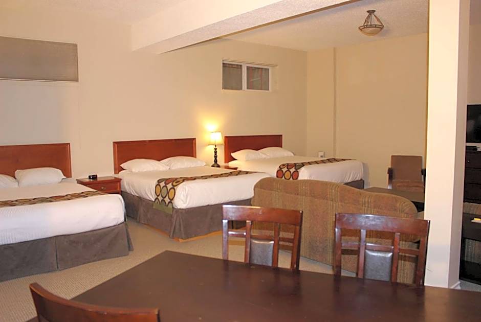 Photo 1 of 5 of 3 Queen Beds, Basement
