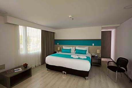 1 King Bed, Non-Smoking, Superior Room, Wi-Fi, Lcd Television, Mini Bar, Safe, Full Breakfast