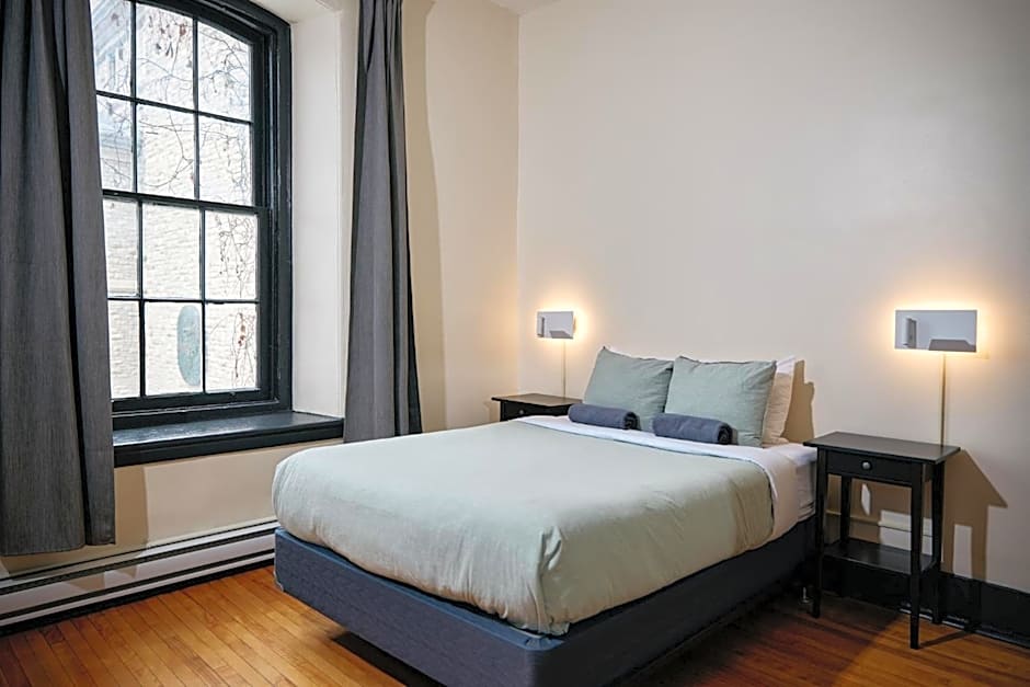 Saintlo Ottawa Jail Hostel