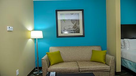 King Suite with Roll-In Shower - Communication/Mobility Accessible