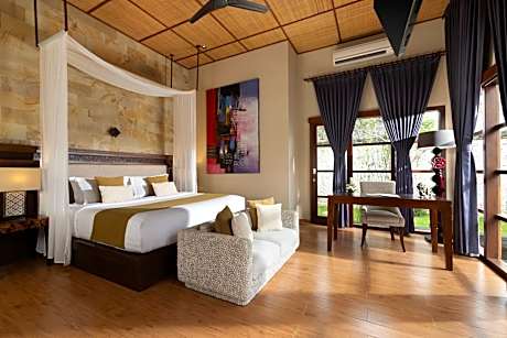 Seven-Bedroom  Pool Villa with Ocean View