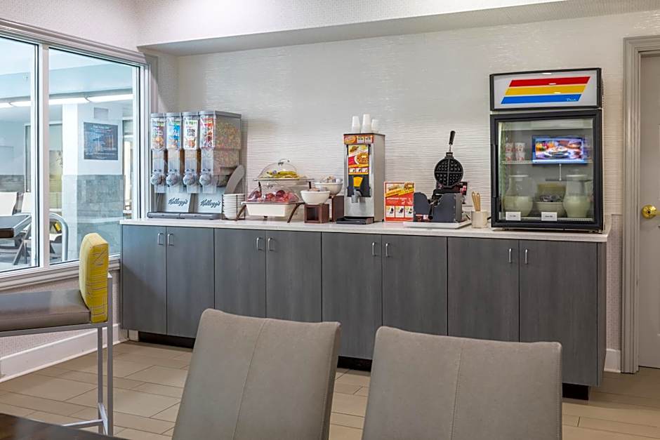 Country Inn & Suites by Radisson Asheville Downtown Tunnel Road