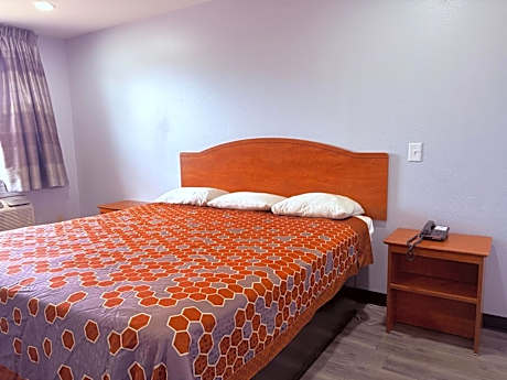 King Bed Non-Smoking