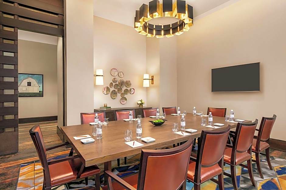 The Harpeth Downtown Franklin, Curio Collection by Hilton