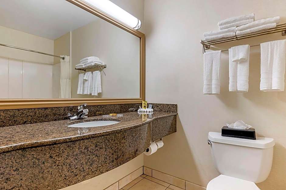 Best Western Plus Lake Elsinore Inn & Suites