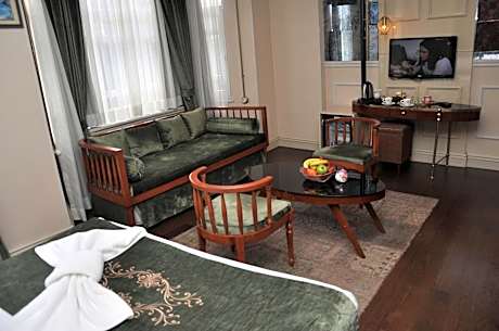 Deluxe Family Room