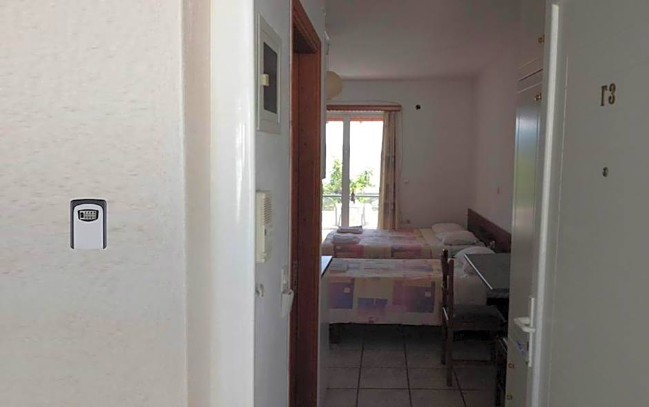 Gikas Apartments Triple Studio Sea View B7