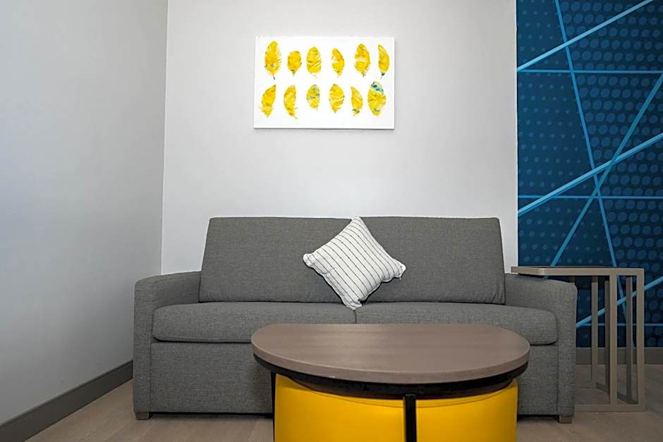 Comfort Inn & Suites River City Decatur