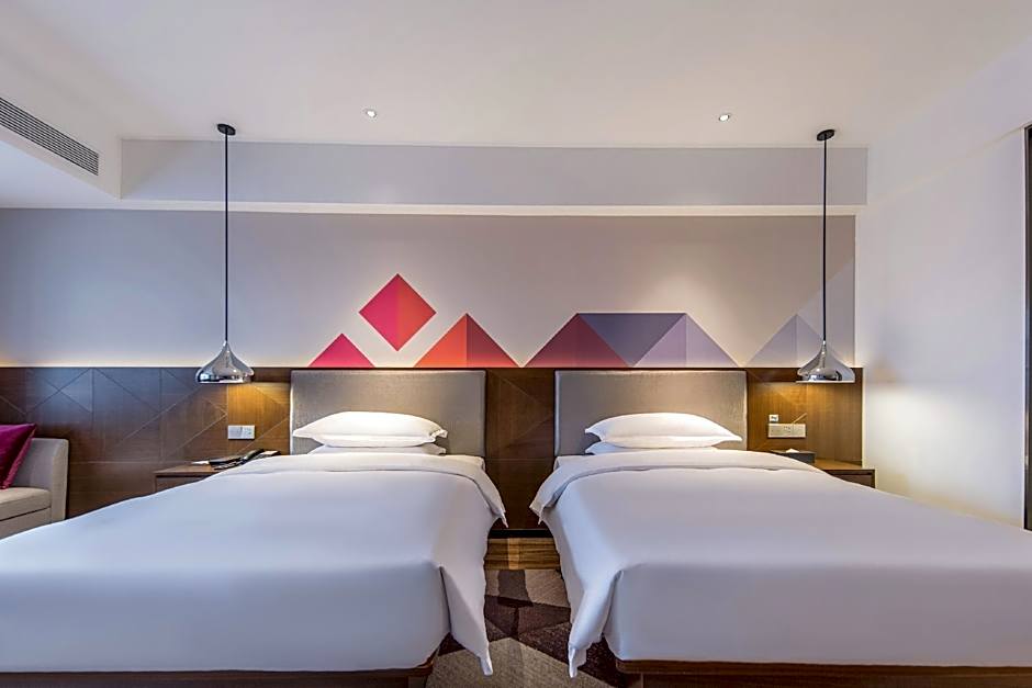 Boman Hotel Maoming High-speed ​​Railway Station South Aiqinghai Shopping Park