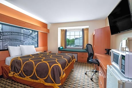 1 Queen Bed Mobility Accessible Room Non-Smoking