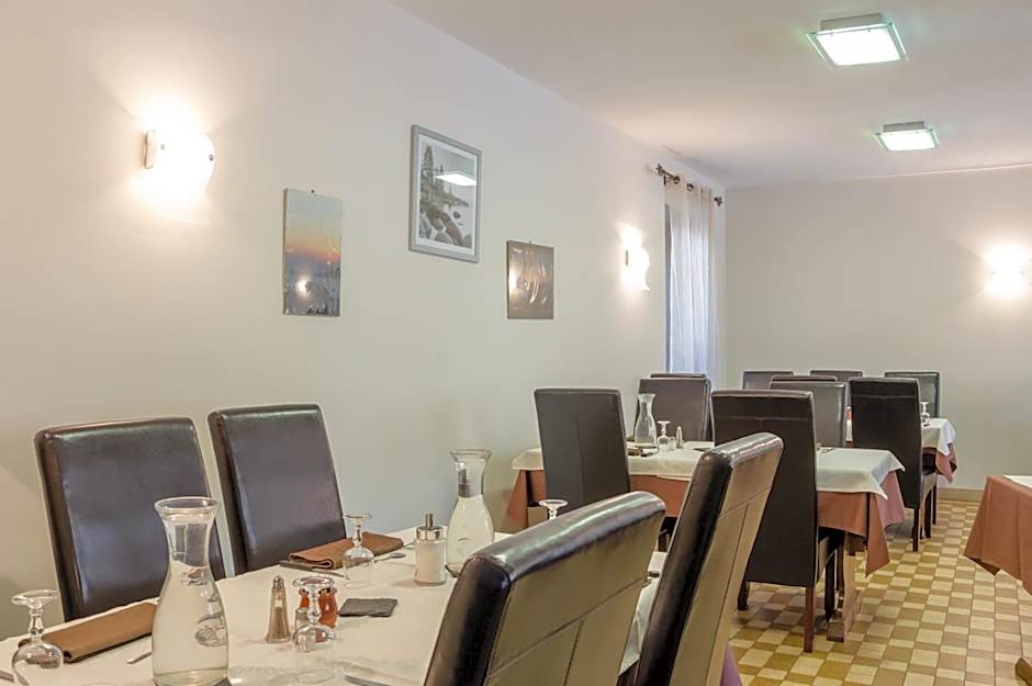 Logis Hotel Restaurant de la Dore