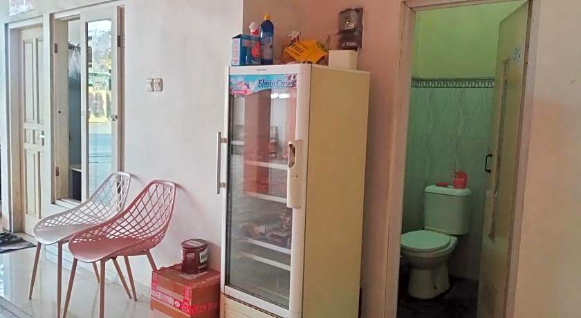 Urbanview Hotel Rifal Home Tegal