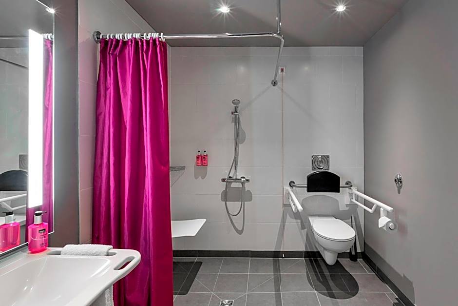 Moxy Frankfurt City Center