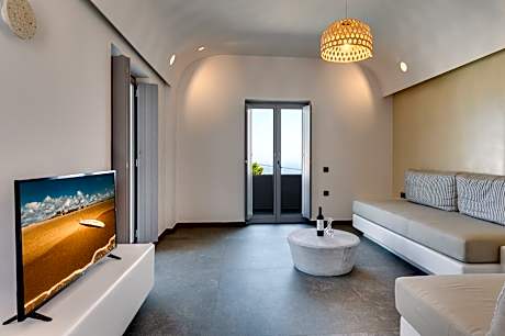 Deluxe Suite with Outdoor Hot Tub & Sea View