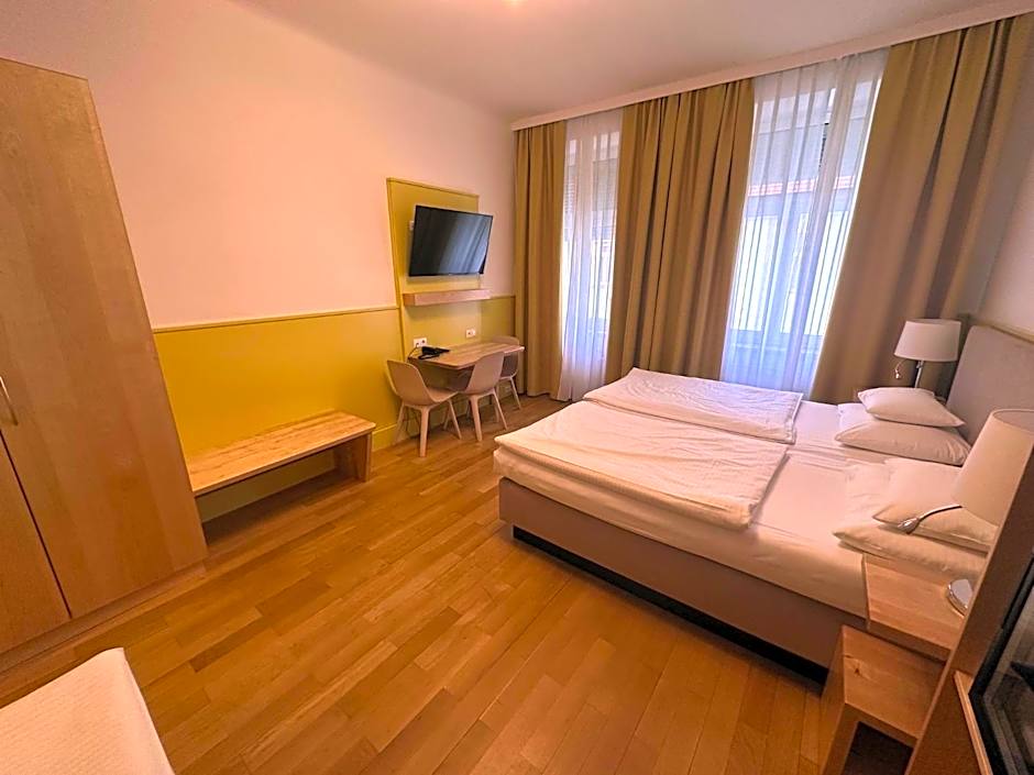 Hotel Caroline