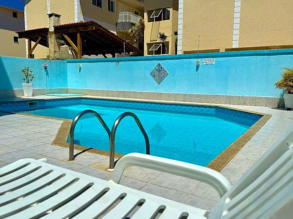 Caminhe até a praia, refresque-se na piscina