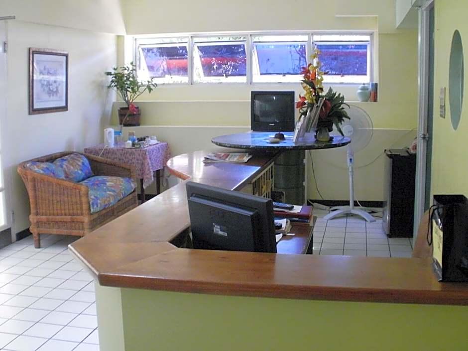 Pineapple Court Hotel