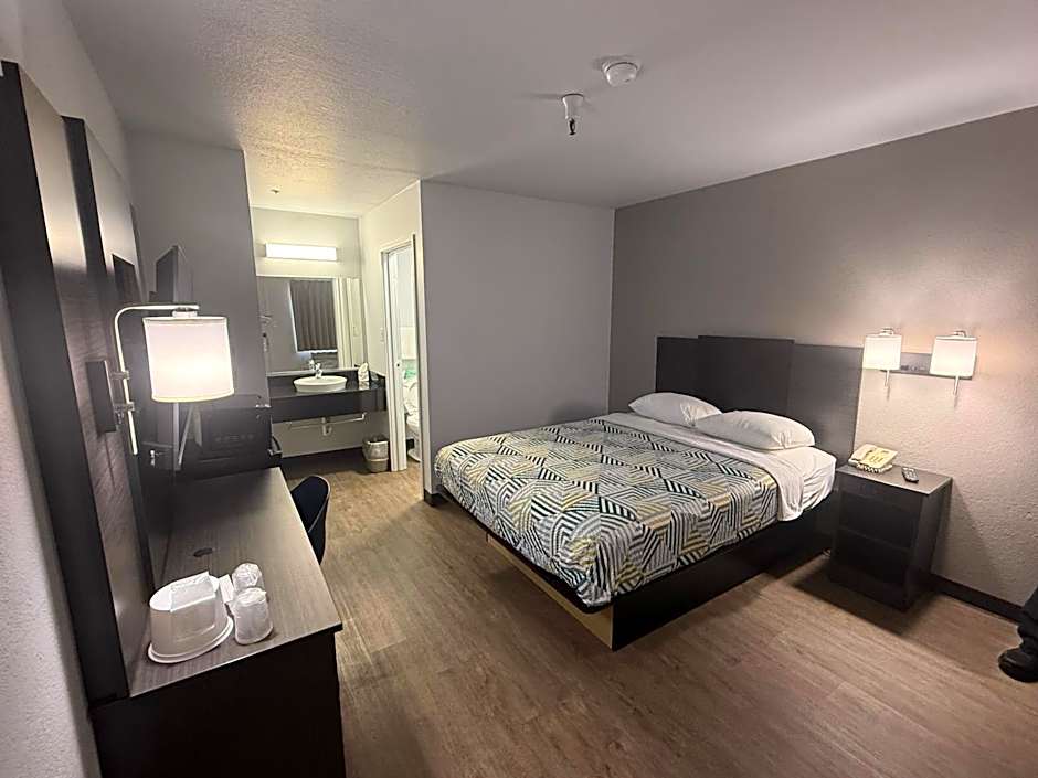 Motel 6-Des Moines, IA - North