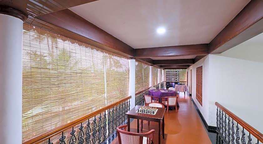 Sterling Lake Palace Alleppey