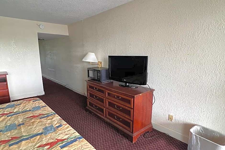 Super Inn & Suites by OYO Milledgeville