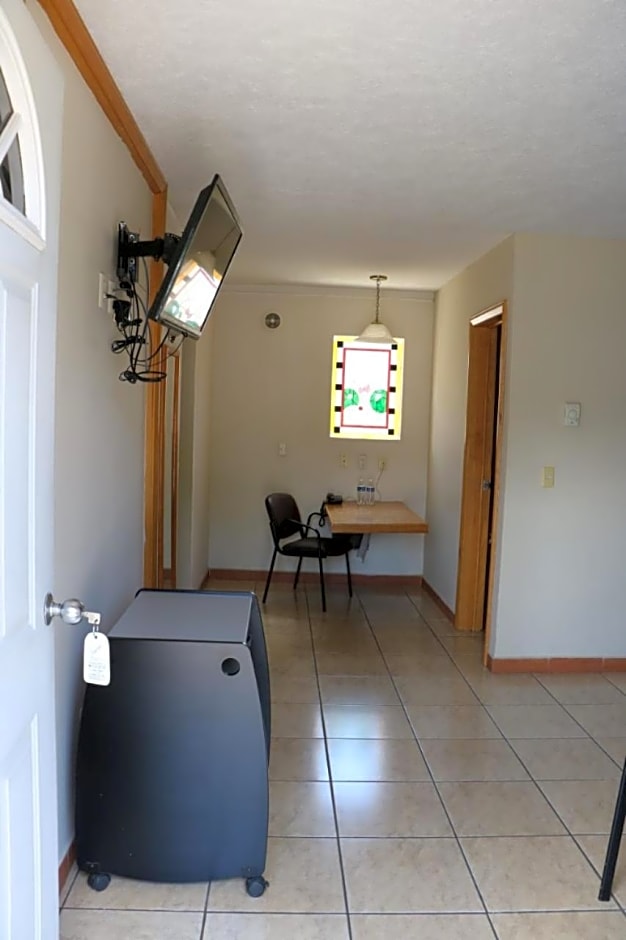 Cypres Hotel & Suites