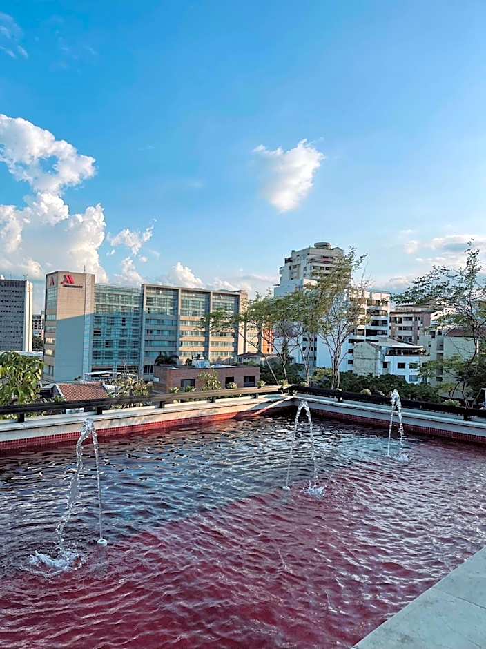 Now Hotel