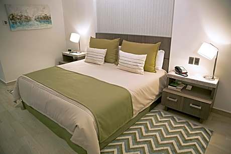 King Suite with Pool View