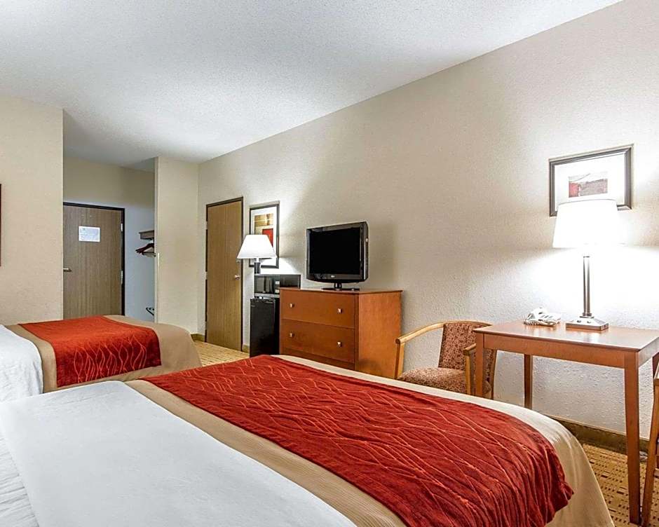 Quality Inn & Suites Eau Claire University Area