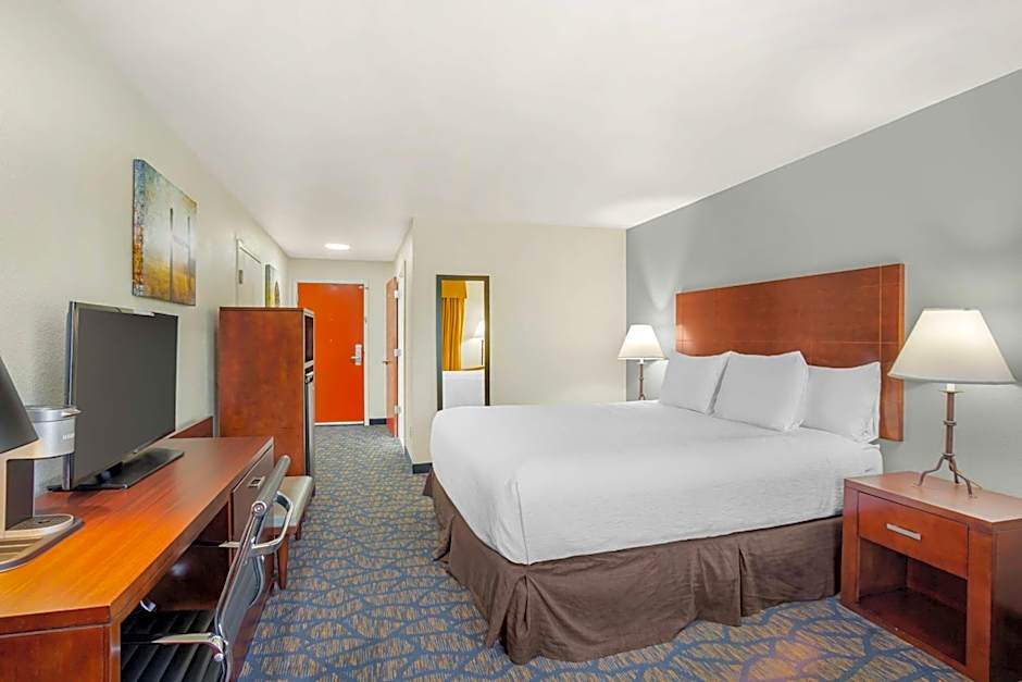 Best Western Plus Villa Del Lago Inn Patterson