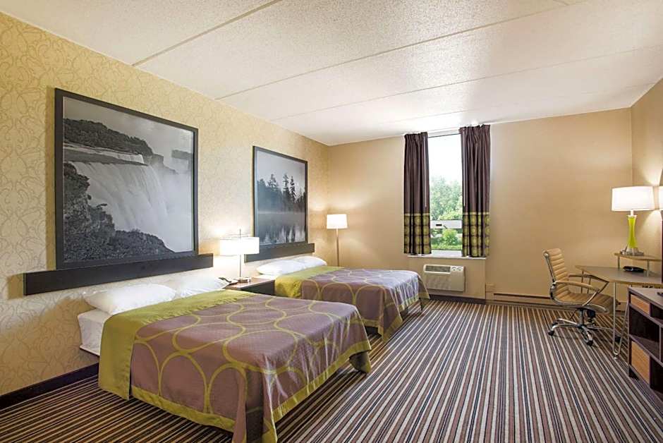 Super 8 by Wyndham Plattsburgh