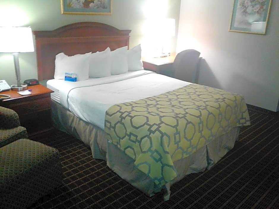 Baymont by Wyndham Clarksville Northeast