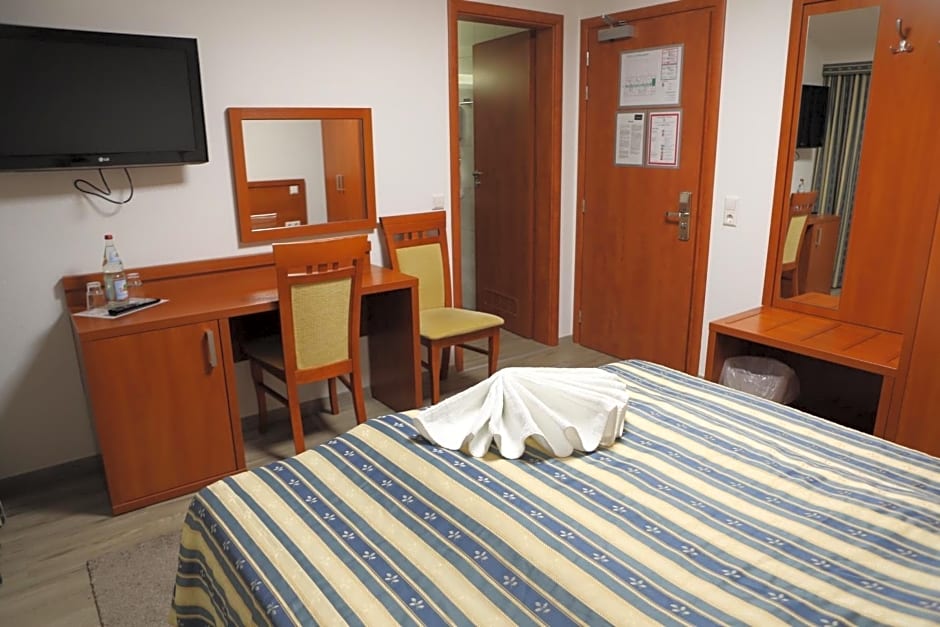 M-A-S-Hotel