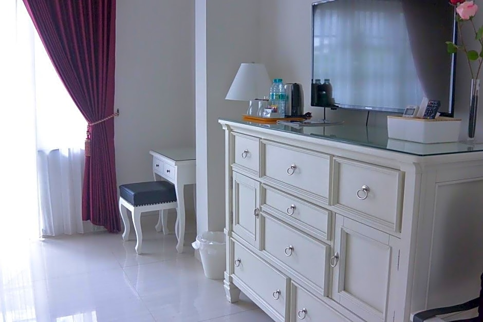 Front One Boutique Baluran Malang